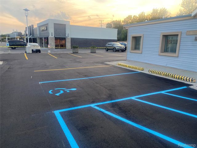 31315 harper rd N 13 mile rd Avenue N, St. Clair Shores, MI 48082