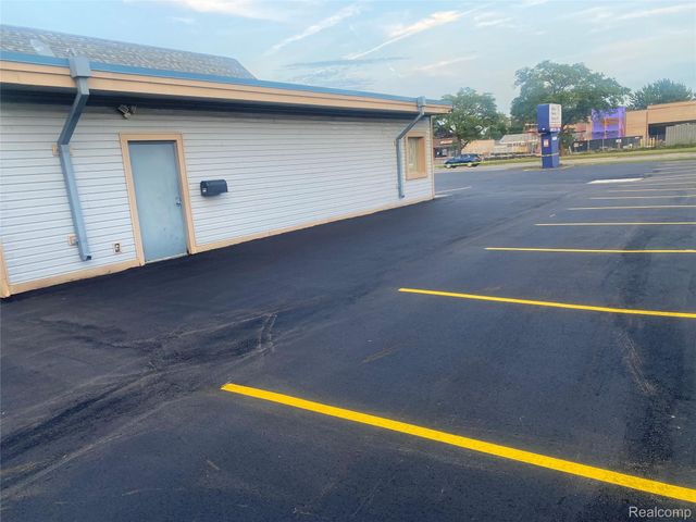 31315 harper rd N 13 mile rd Avenue N, St. Clair Shores, MI 48082