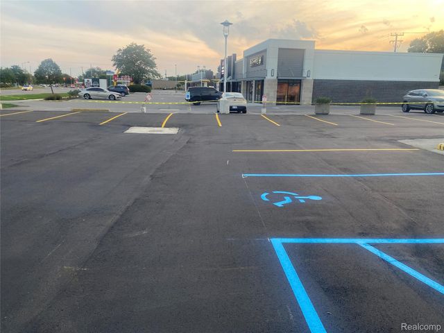 31315 harper rd N 13 mile rd Avenue N, St. Clair Shores, MI 48082