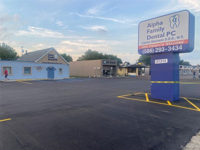 31315 harper rd N 13 mile rd Avenue N, St. Clair Shores, MI 48082