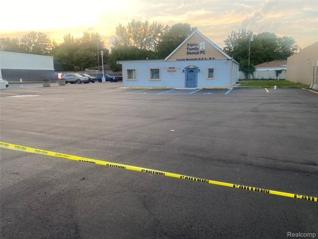 31315 harper rd N 13 mile rd Avenue N, St. Clair Shores, MI 48082
