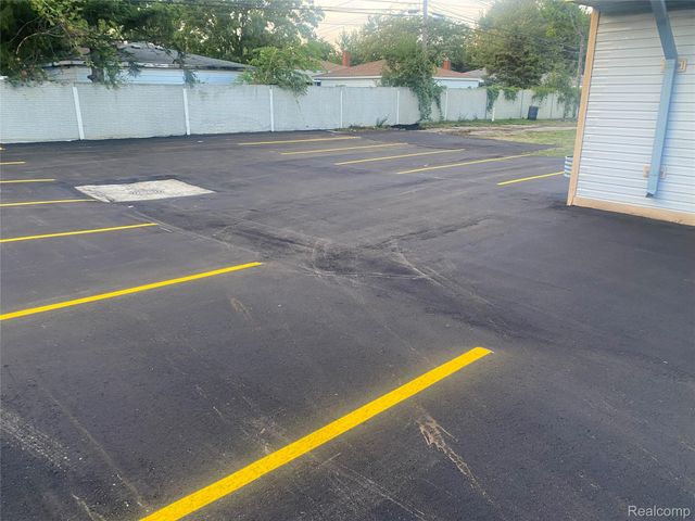 31315 harper rd N 13 mile rd Avenue N, St. Clair Shores, MI 48082