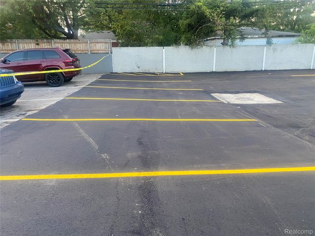 31315 harper rd N 13 mile rd Avenue N, St. Clair Shores, MI 48082