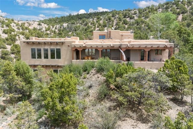 67 Camino Amor, Santa Fe, NM 87506