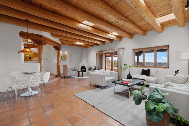 67 Camino Amor, Santa Fe, NM 87506