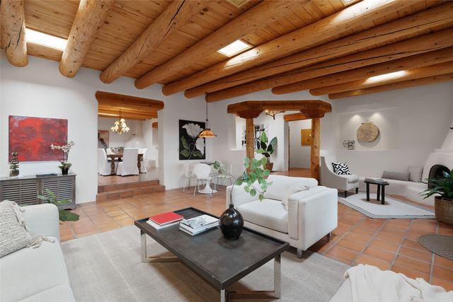 67 Camino Amor, Santa Fe, NM 87506