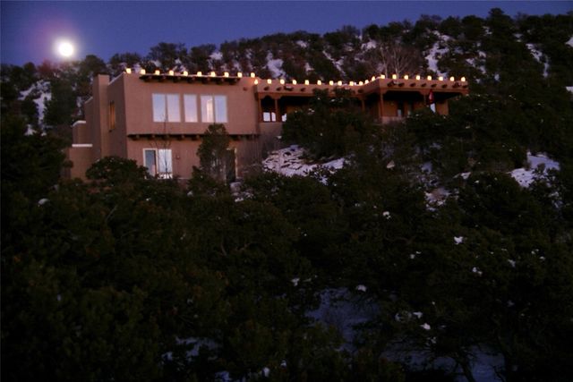 67 Camino Amor, Santa Fe, NM 87506