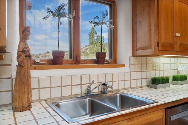 67 Camino Amor, Santa Fe, NM 87506