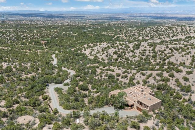 67 Camino Amor, Santa Fe, NM 87506
