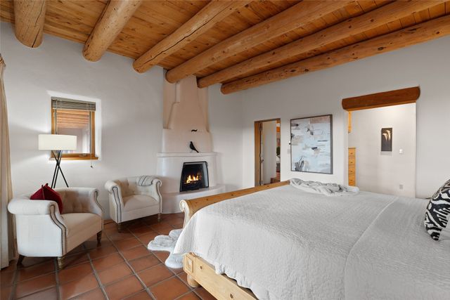 67 Camino Amor, Santa Fe, NM 87506