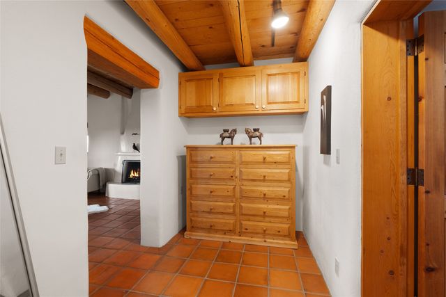 67 Camino Amor, Santa Fe, NM 87506