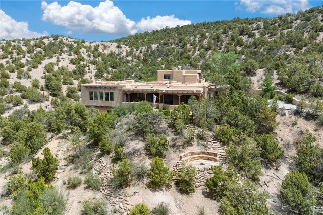 67 Camino Amor, Santa Fe, NM 87506