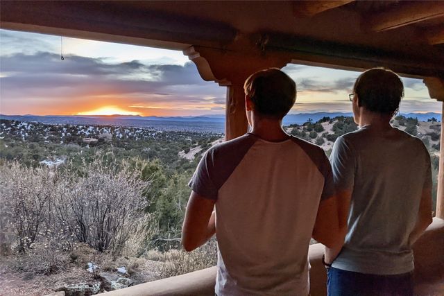 67 Camino Amor, Santa Fe, NM 87506