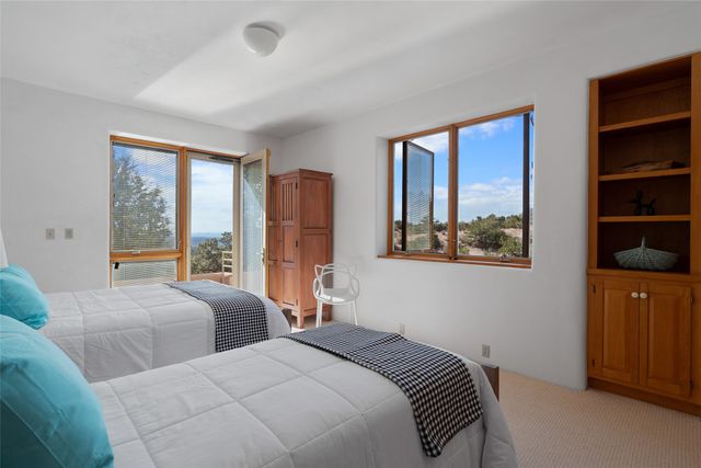 67 Camino Amor, Santa Fe, NM 87506