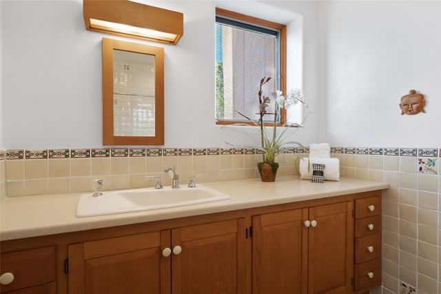 67 Camino Amor, Santa Fe, NM 87506