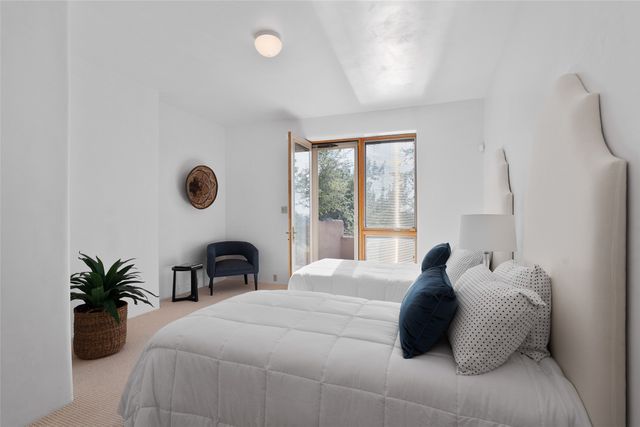 67 Camino Amor, Santa Fe, NM 87506