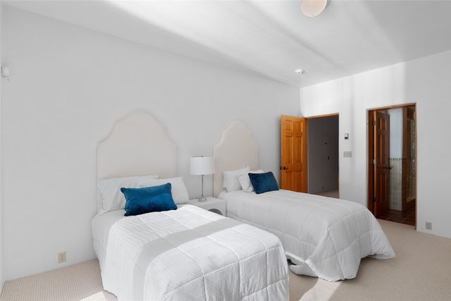 67 Camino Amor, Santa Fe, NM 87506