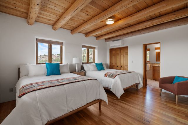 67 Camino Amor, Santa Fe, NM 87506