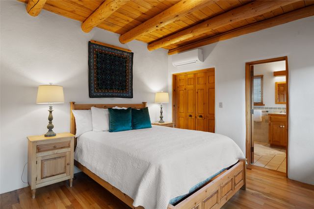 67 Camino Amor, Santa Fe, NM 87506