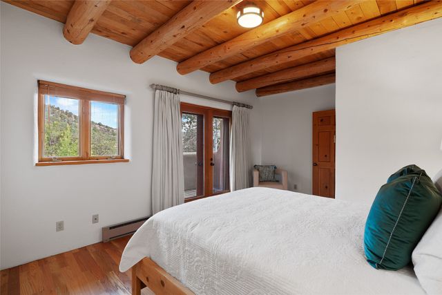 67 Camino Amor, Santa Fe, NM 87506