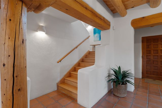 67 Camino Amor, Santa Fe, NM 87506