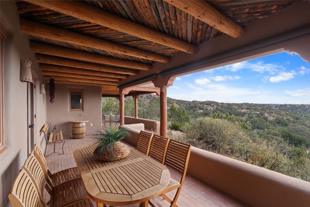 67 Camino Amor, Santa Fe, NM 87506