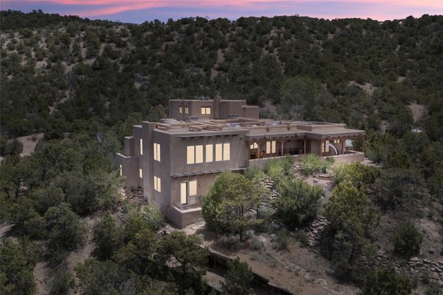 67 Camino Amor, Santa Fe, NM 87506