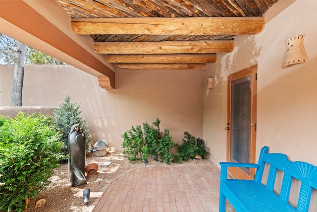 67 Camino Amor, Santa Fe, NM 87506