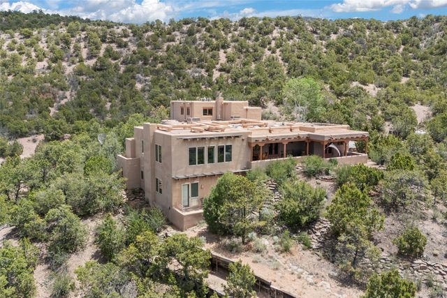 67 Camino Amor, Santa Fe, NM 87506