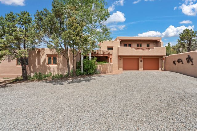 67 Camino Amor, Santa Fe, NM 87506