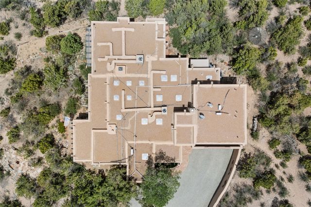 67 Camino Amor, Santa Fe, NM 87506