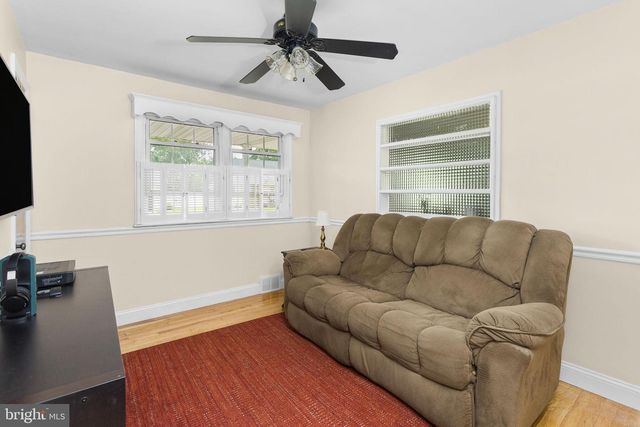 1 LEE CT, Hamilton, NJ 08619