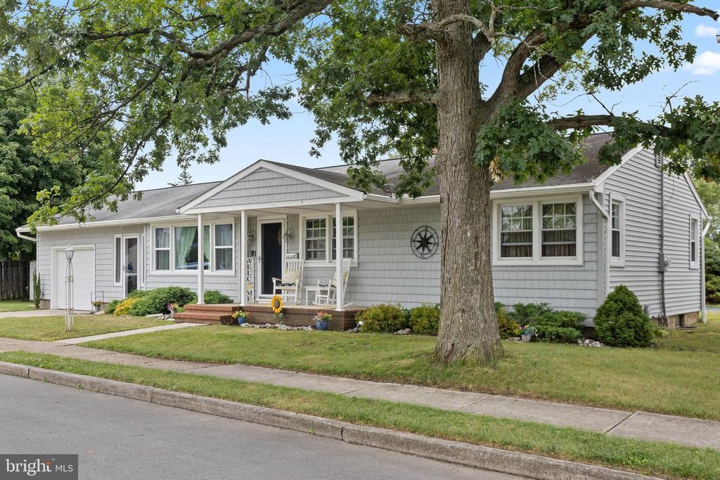 1 LEE CT, Hamilton, NJ 08619