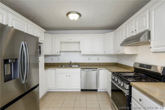 2603 Meadowview Court, Jeffersonville, IN 47130