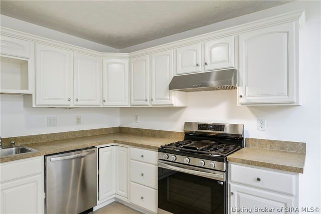 2603 Meadowview Court, Jeffersonville, IN 47130