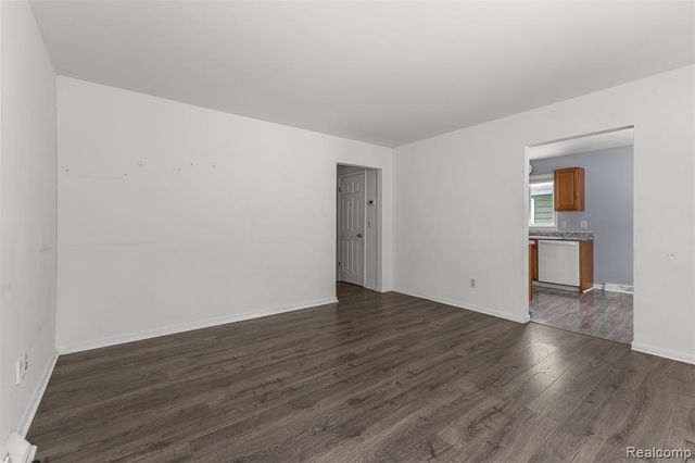 4421 Edgewood Street, Dearborn Heights, MI 48125