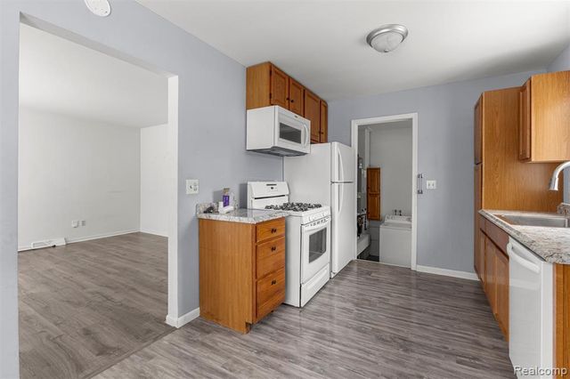 4421 Edgewood Street, Dearborn Heights, MI 48125