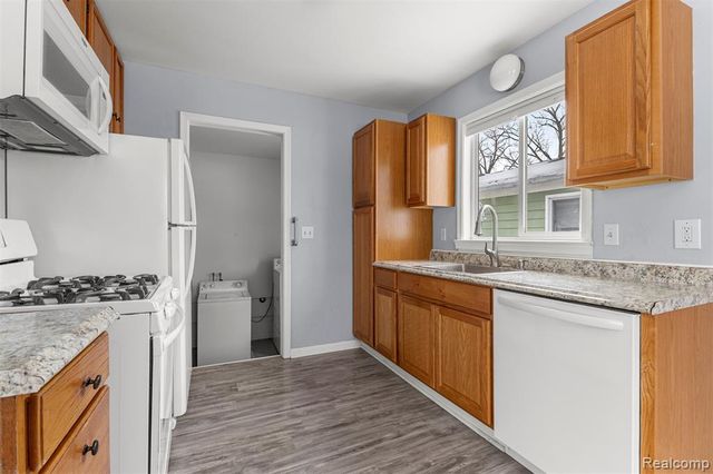 4421 Edgewood Street, Dearborn Heights, MI 48125
