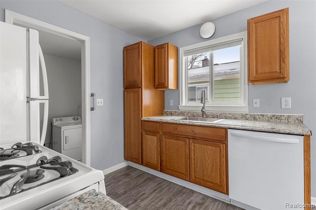 4421 Edgewood Street, Dearborn Heights, MI 48125