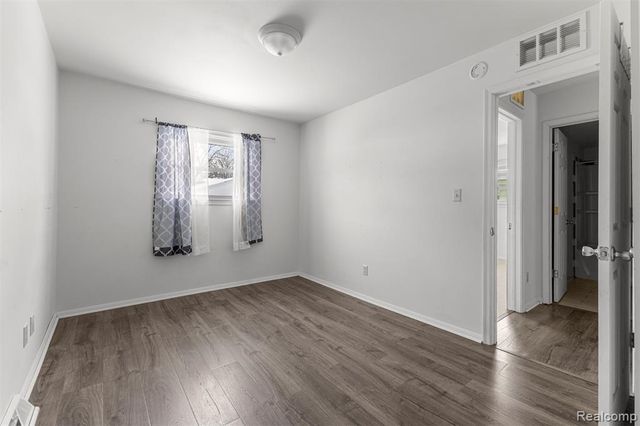 4421 Edgewood Street, Dearborn Heights, MI 48125