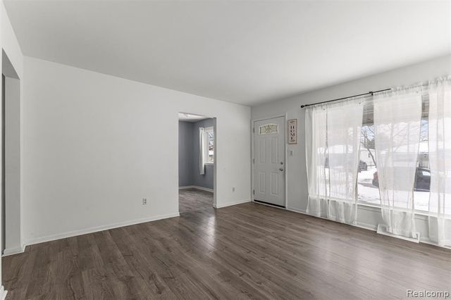 4421 Edgewood Street, Dearborn Heights, MI 48125