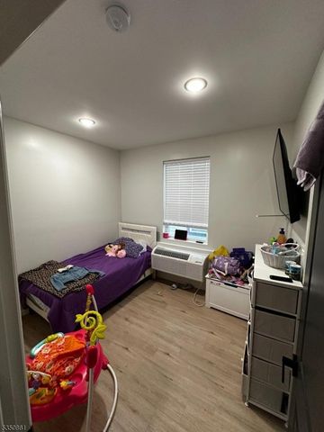 88 N 7Th St, Paterson City, NJ 07522