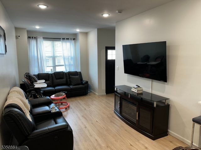88 N 7Th St, Paterson City, NJ 07522
