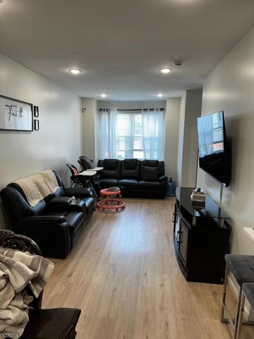 88 N 7Th St, Paterson City, NJ 07522
