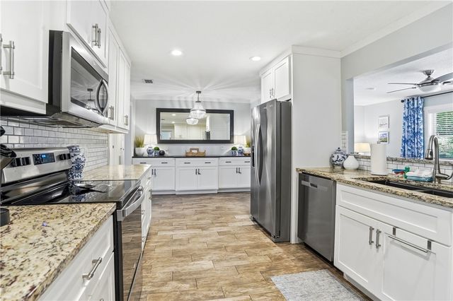 220 Tennessee Ave, St Simons Island, GA 31522