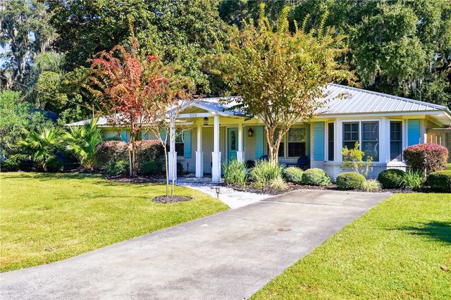 220 Tennessee Ave, St Simons Island, GA 31522