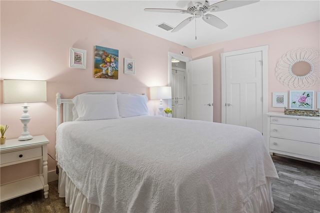 220 Tennessee Ave, St Simons Island, GA 31522