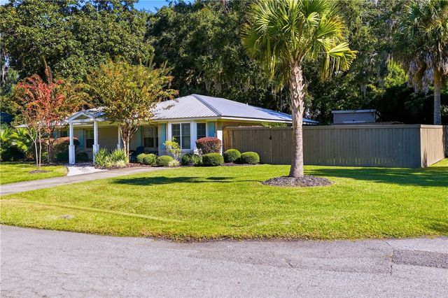 220 Tennessee Ave, St Simons Island, GA 31522