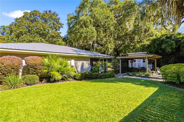 220 Tennessee Ave, St Simons Island, GA 31522