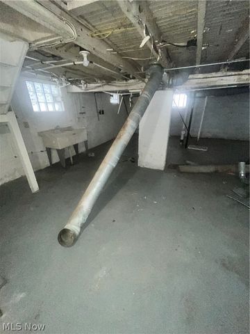 987 Evangeline Road, Cleveland, OH 44110